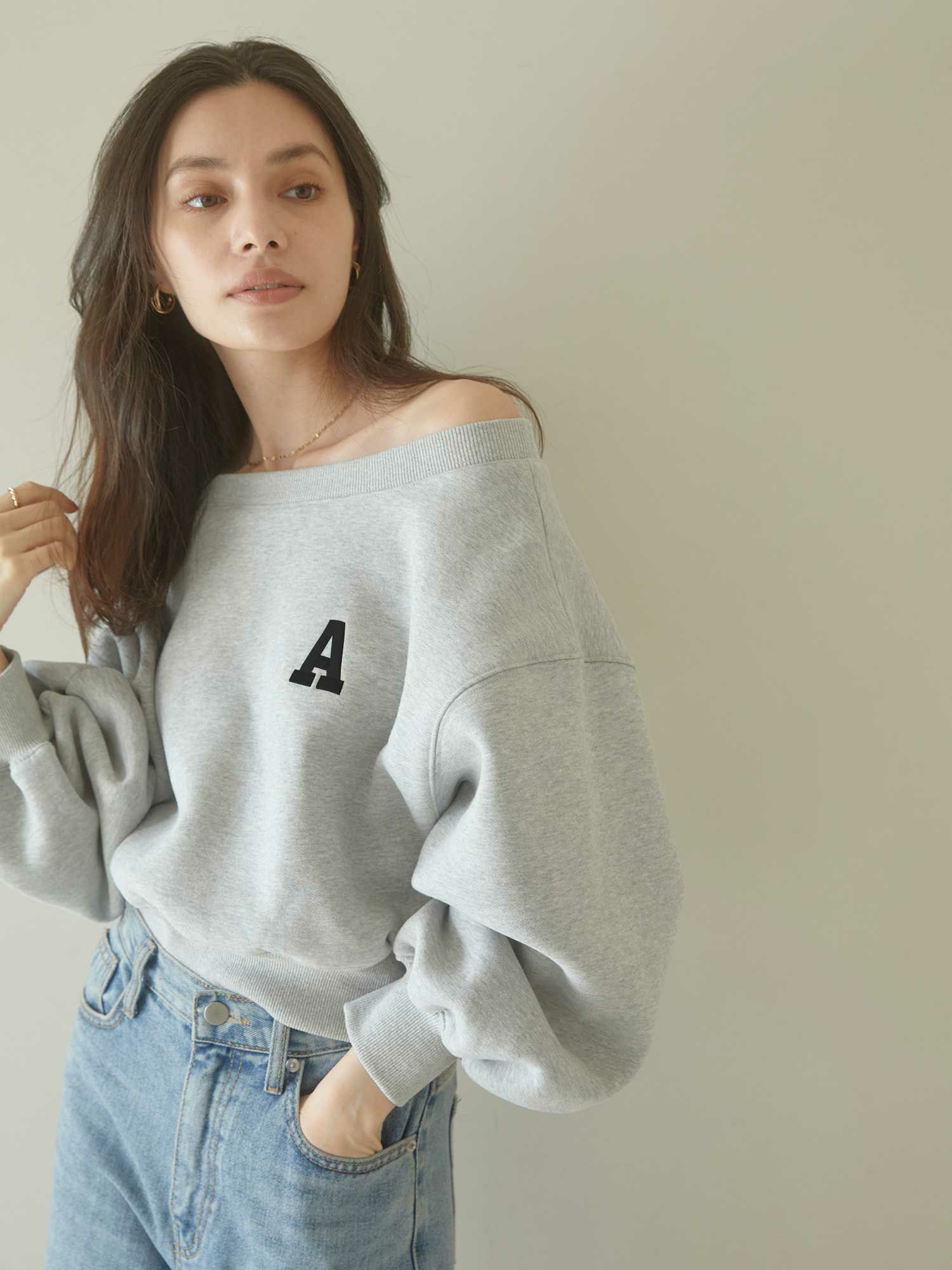 A logo off shoulder スウェット | ACYM ONLINE SHOP