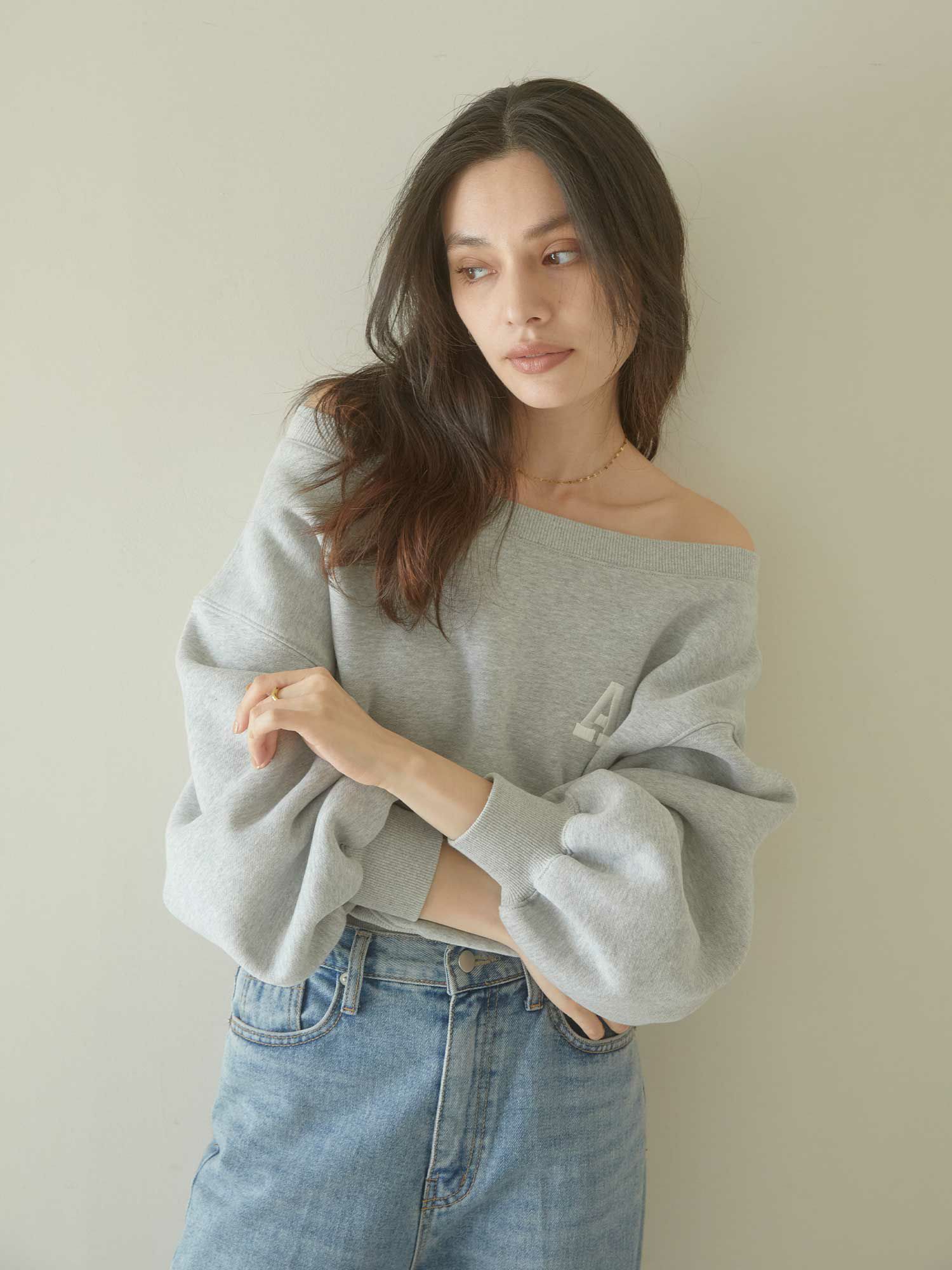 ACYM A logo off shoulder スウェット A logo off shoulder スウェット | ACYM ONLINE SHOP