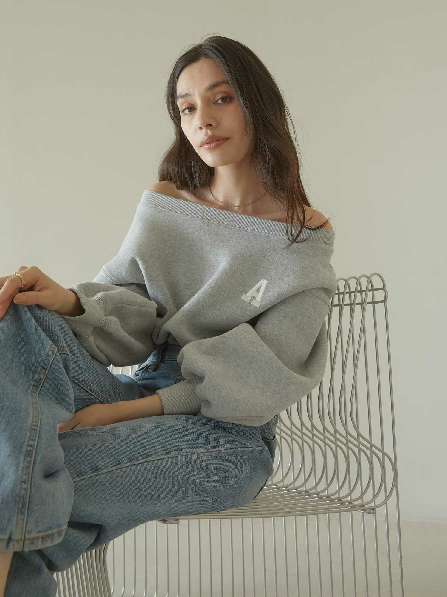 A logo off shoulder スウェット | ACYM ONLINE SHOP