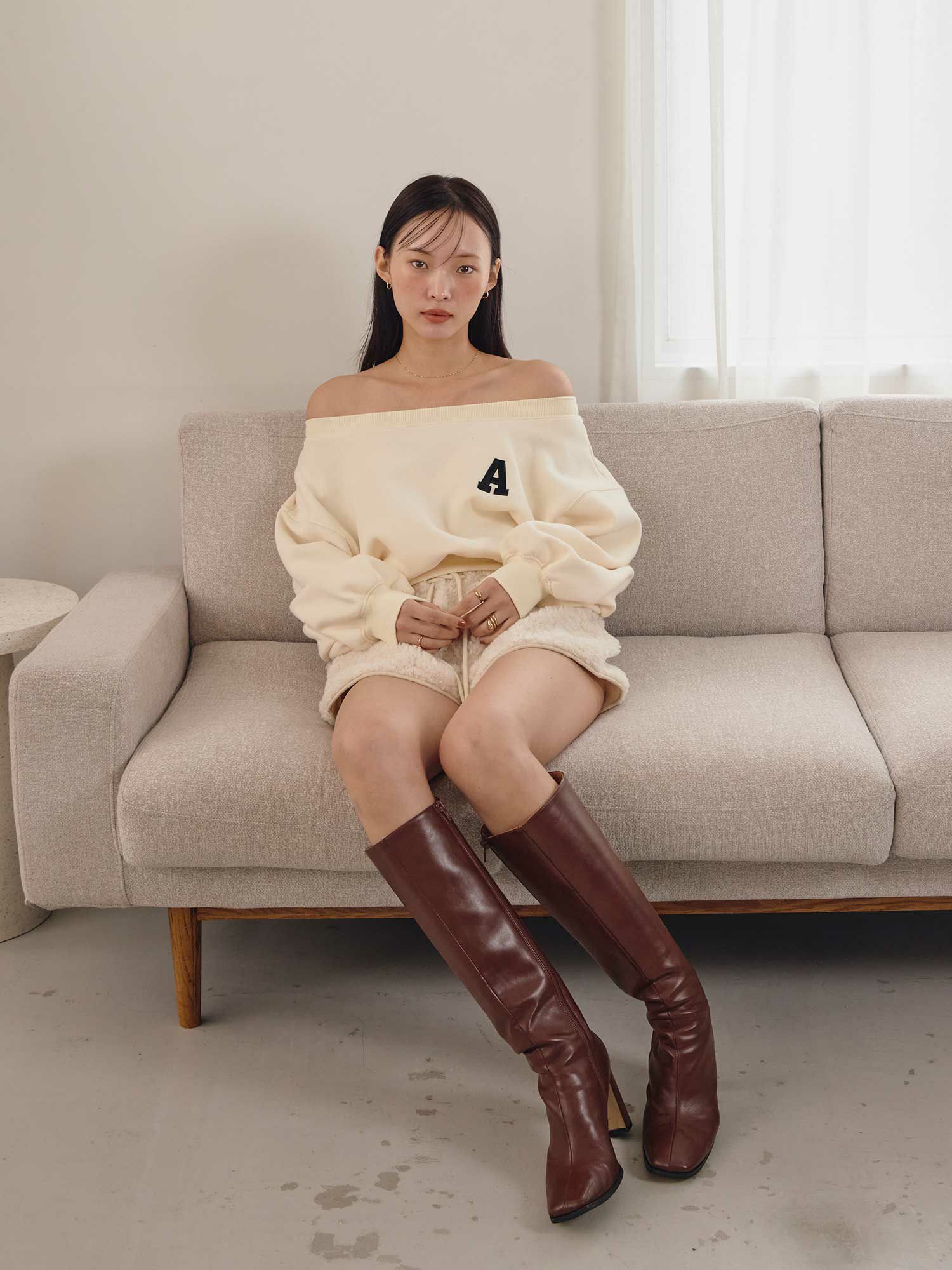 A logo off shoulder スウェット | ACYM ONLINE SHOP